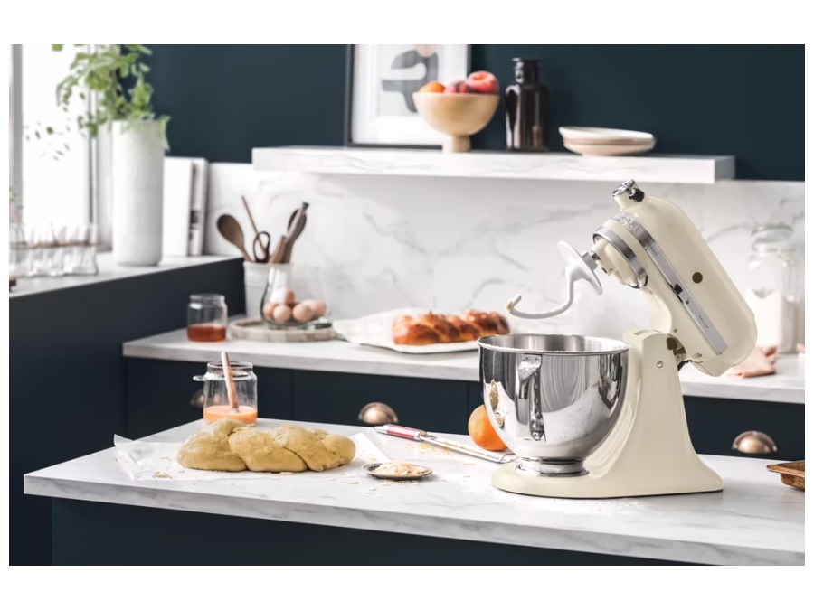 KITCHENAID Artisan, planetaria con testa reclinabile 4,8 Lt, accessori in acciaio inox, almond cream