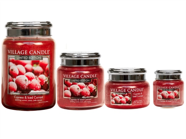 VILLAGE CANDLE Candela profumata Village Candle®, Cypress & iced currant
