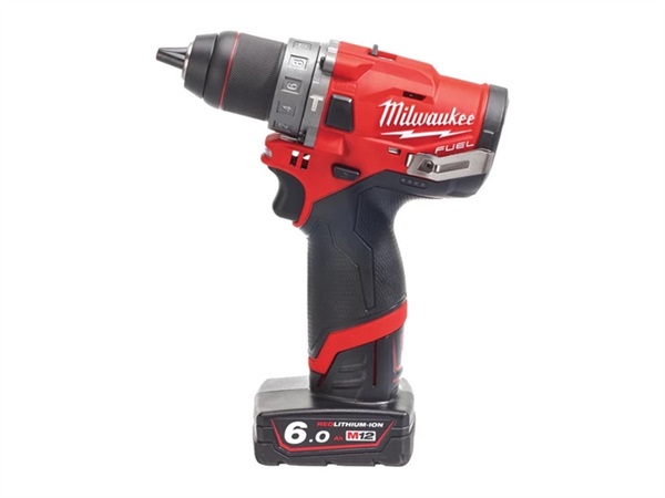 MILWAUKEE Trapano con percussione m12 fuel a 2 velocità