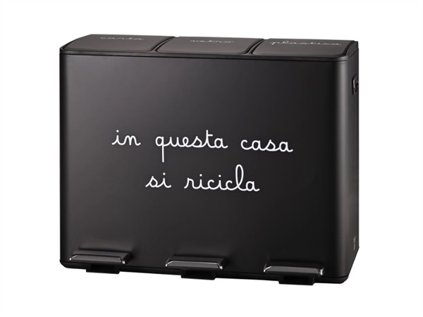 SIMPLE DAY LIVING & LIFESTYLE Pattumiera In questa casa si ricicla nera 3x15 lt