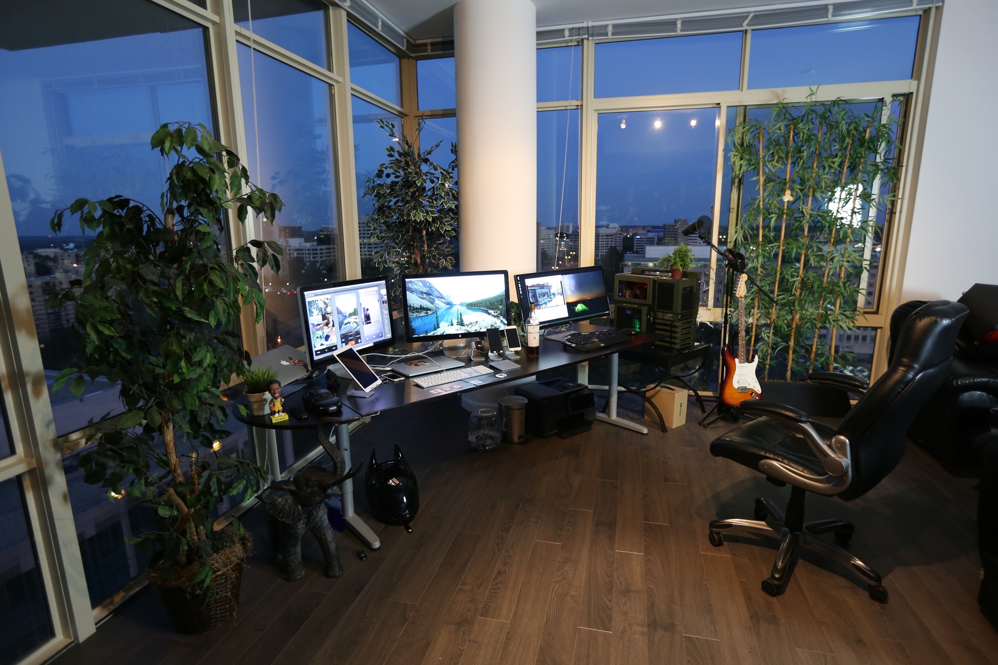 ufficio-in-casa-urban-jungle-vetrata
