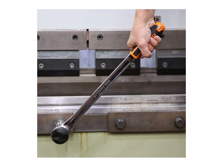 BETA UTENSILI Cricchetto reversibile con attacco quadro maschio 3/4"