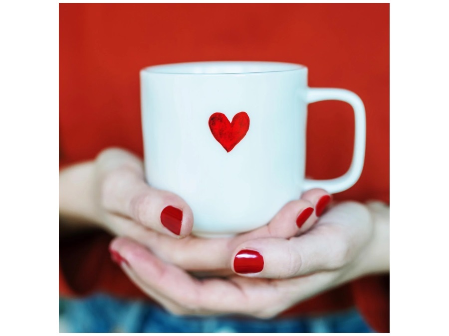 SIMPLE DAY LIVING & LIFESTYLE Mug bianca Cuore rosso