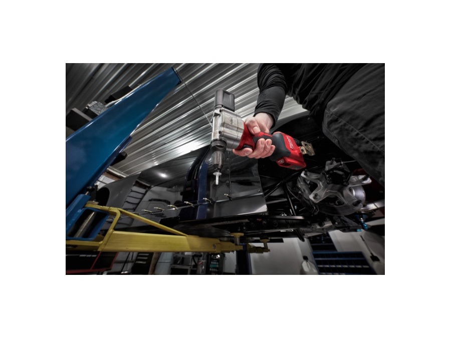MILWAUKEE Rivettatrice compatta con 2 batterie, caricabatterie e borsa