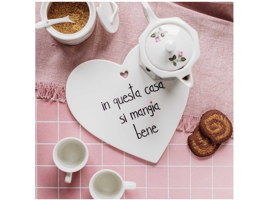 SIMPLE DAY LIVING & LIFESTYLE Sottopentola cuore In questa casa si mangia bene